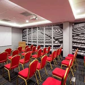 Ibis West فندق